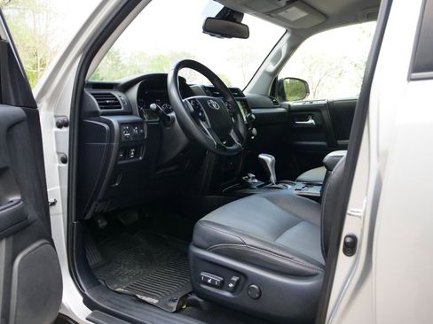 Used 2020 Toyota 4Runner SR5 Premium AWD/4WD image 18