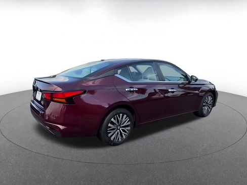 Used 2025 Nissan Altima 2.5 SV FWD image 15