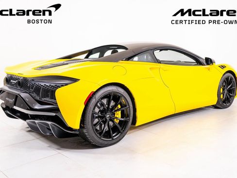Used 2023 McLaren Artura RWD image 5