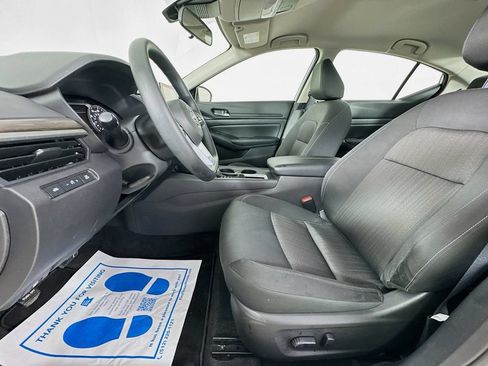 Used 2025 Nissan Altima 2.5 SV FWD image 24