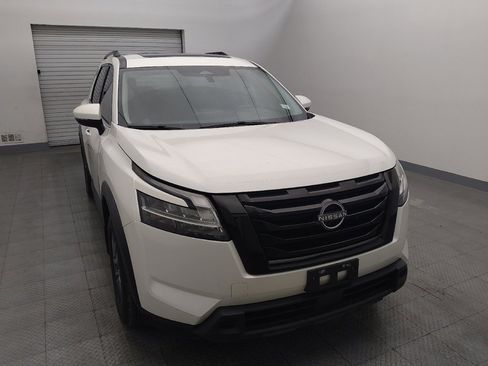 Used 2022 Nissan Pathfinder SV w/ SV Premium Package image 14