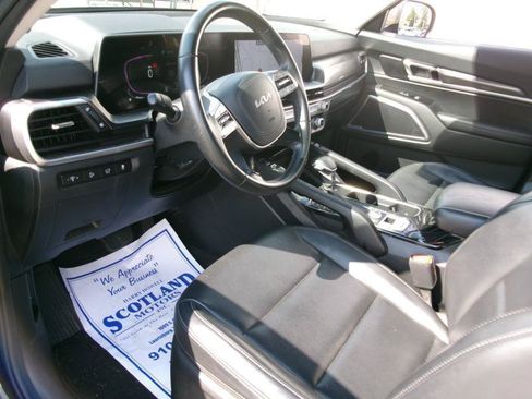 Used 2025 Kia Telluride S FWD image 13