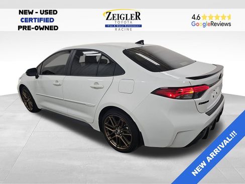 Used 2024 Toyota Corolla SE FWD image 2