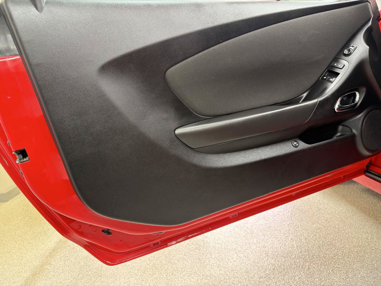 Used 2015 Chevrolet Camaro LT RWD image 14