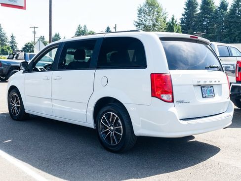Used 2017 Dodge Grand Caravan GT FWD image 4