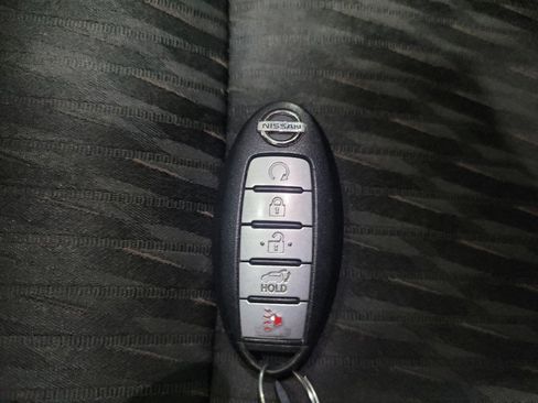 Used 2018 Nissan Rogue SV image 32