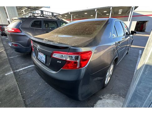 Used 2014 Toyota Camry SE image 3