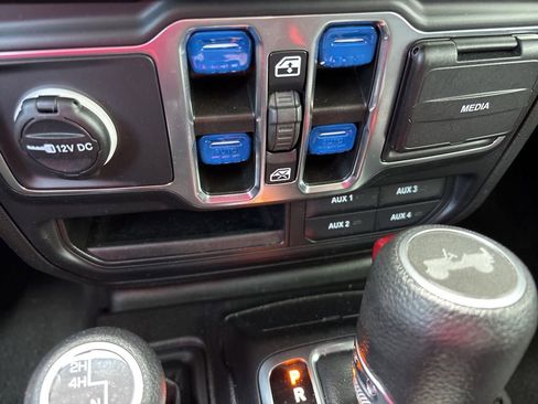 Used 2023 Jeep Wrangler Unlimited Sport AWD/4WD image 28