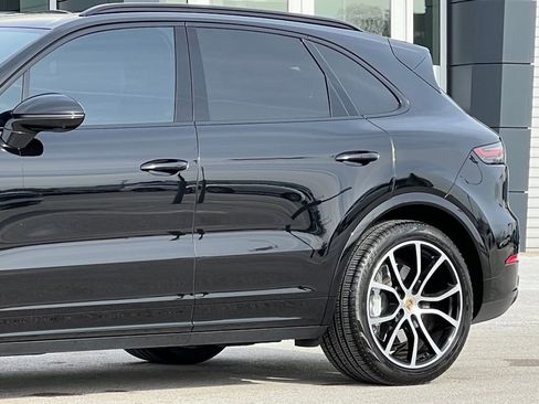 Used 2021 Porsche Cayenne Turbo image 8