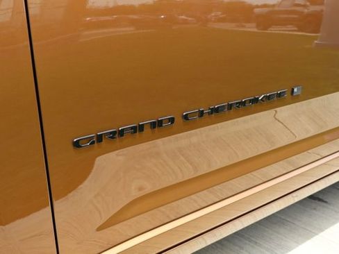 New 2026 Jeep Grand Cherokee Limited AWD/4WD image 11