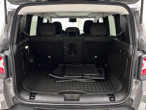 Certified 2022 Jeep Renegade Trailhawk w/ Sun/Sound Group AWD/4WD image 9