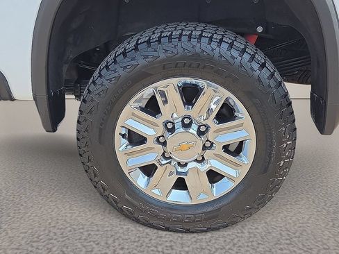 Used 2024 Chevrolet Silverado 3500 High Country w/ High Country Premium Package AWD/4WD image 8