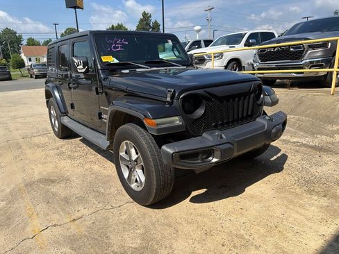 Used 2018 Jeep Wrangler Unlimited Sahara AWD/4WD image 3