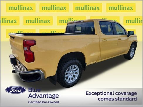Used 2022 Chevrolet Silverado 1500 LT AWD/4WD image 3