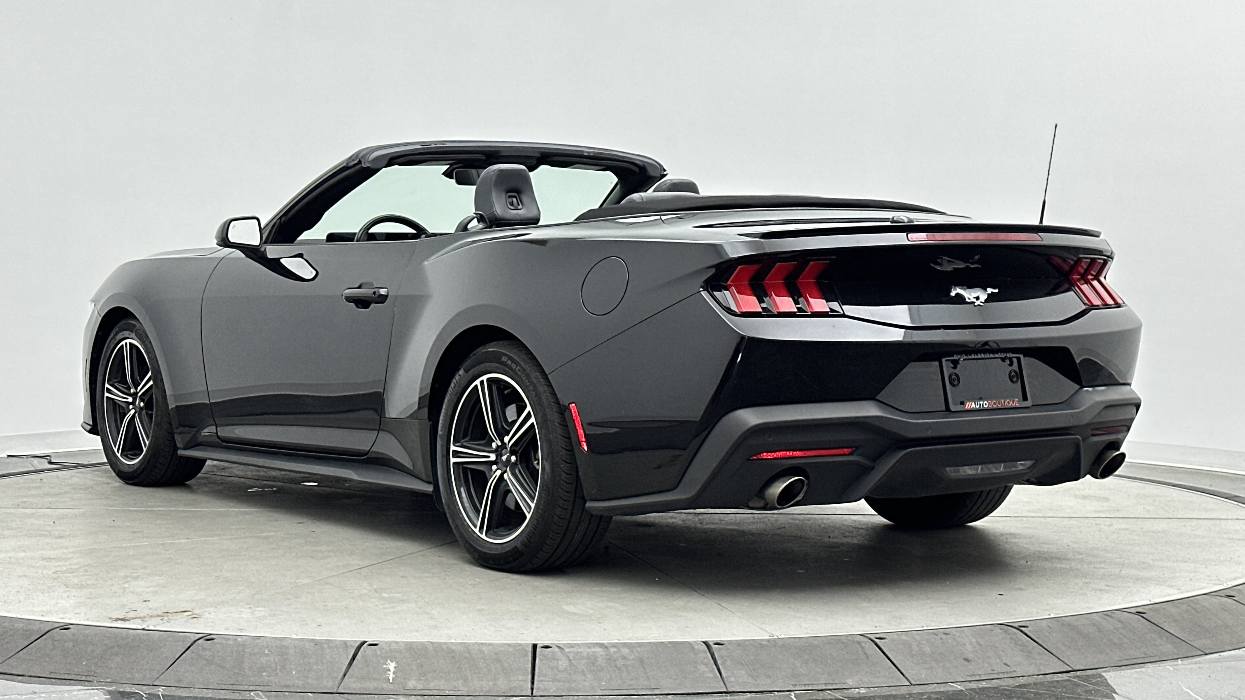 Used 2025 Ford Mustang Premium RWD image 5
