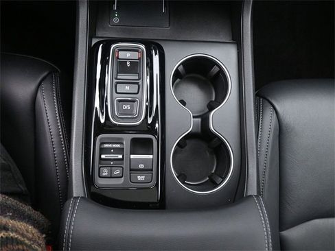 Certified 2025 Honda Pilot Touring image 21