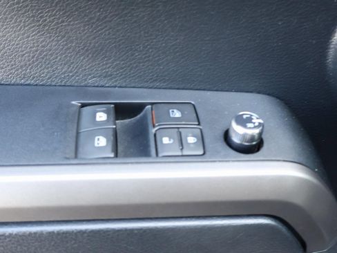 Used 2018 Toyota Tacoma SR5 image 12