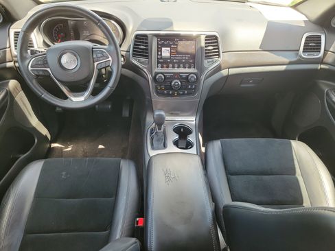 Used 2018 Jeep Grand Cherokee Laredo AWD/4WD image 12