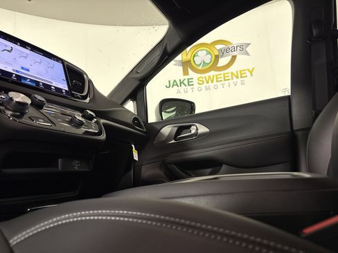 New 2026 Chrysler Voyager LX image 28