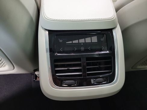 Used 2024 Volvo XC90 B6 Plus image 35