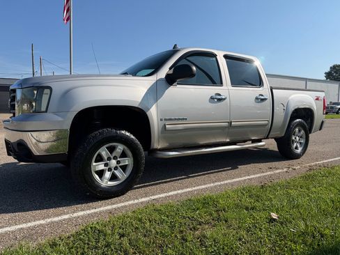 Used 2007 GMC Sierra 1500 SLE w/ SLE1 Preferred Package AWD/4WD image 3
