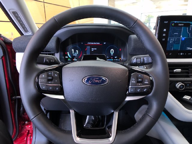 Used 2026 Ford Explorer Platinum w/ LUX Leather Package AWD/4WD image 13