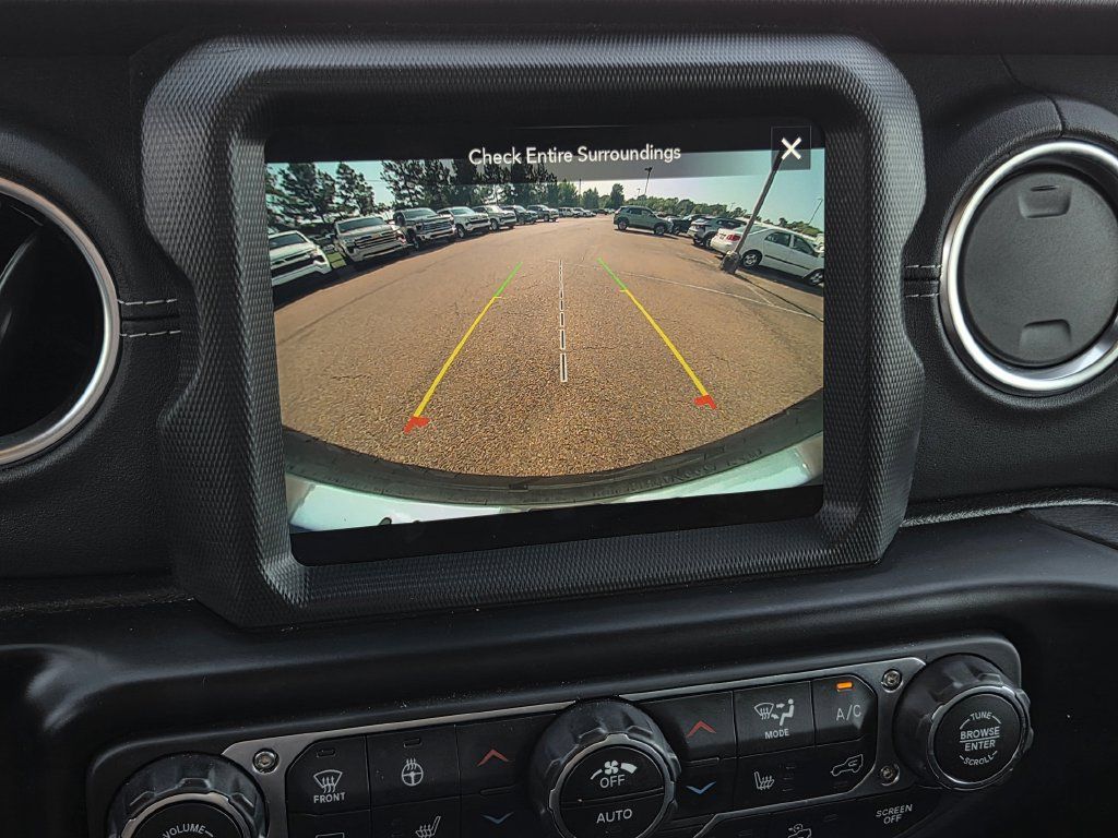 Used 2022 Jeep Wrangler Unlimited Sahara w/ Cold Weather Group AWD/4WD image 16