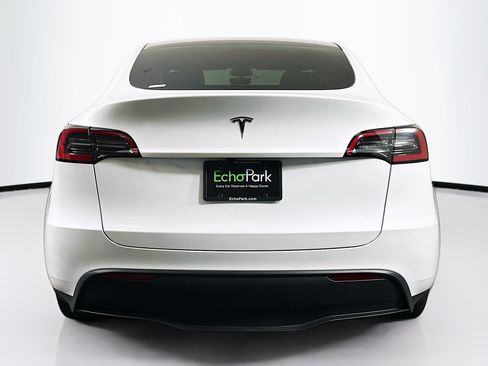 Used 2025 Tesla Model Y Long Range RWD image 7