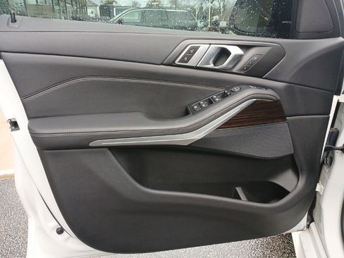 Used 2021 BMW X5 xDrive40i w/ M Sport Package image 13