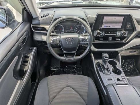 Used 2023 Toyota Highlander L FWD image 16