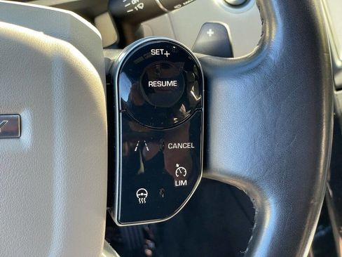 Used 2020 Land Rover Discovery SE image 36