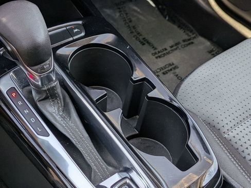 Used 2025 Chevrolet Trax LT w/ LT Convenience Package FWD image 19