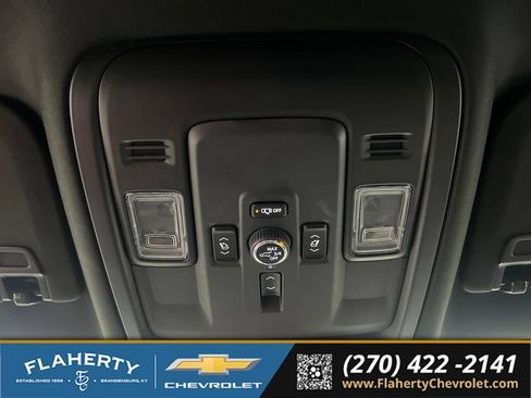 Used 2025 GMC Yukon XL Denali AWD/4WD image 33