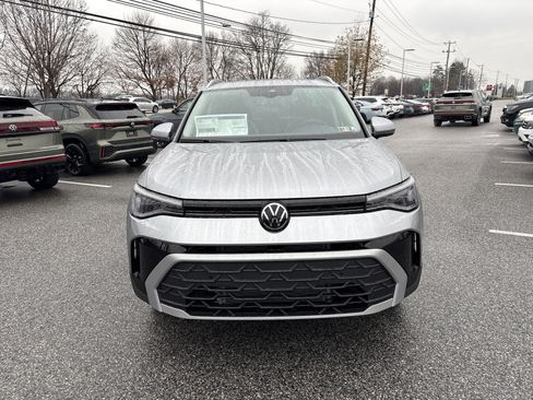 New 2026 Volkswagen Taos SE image 2