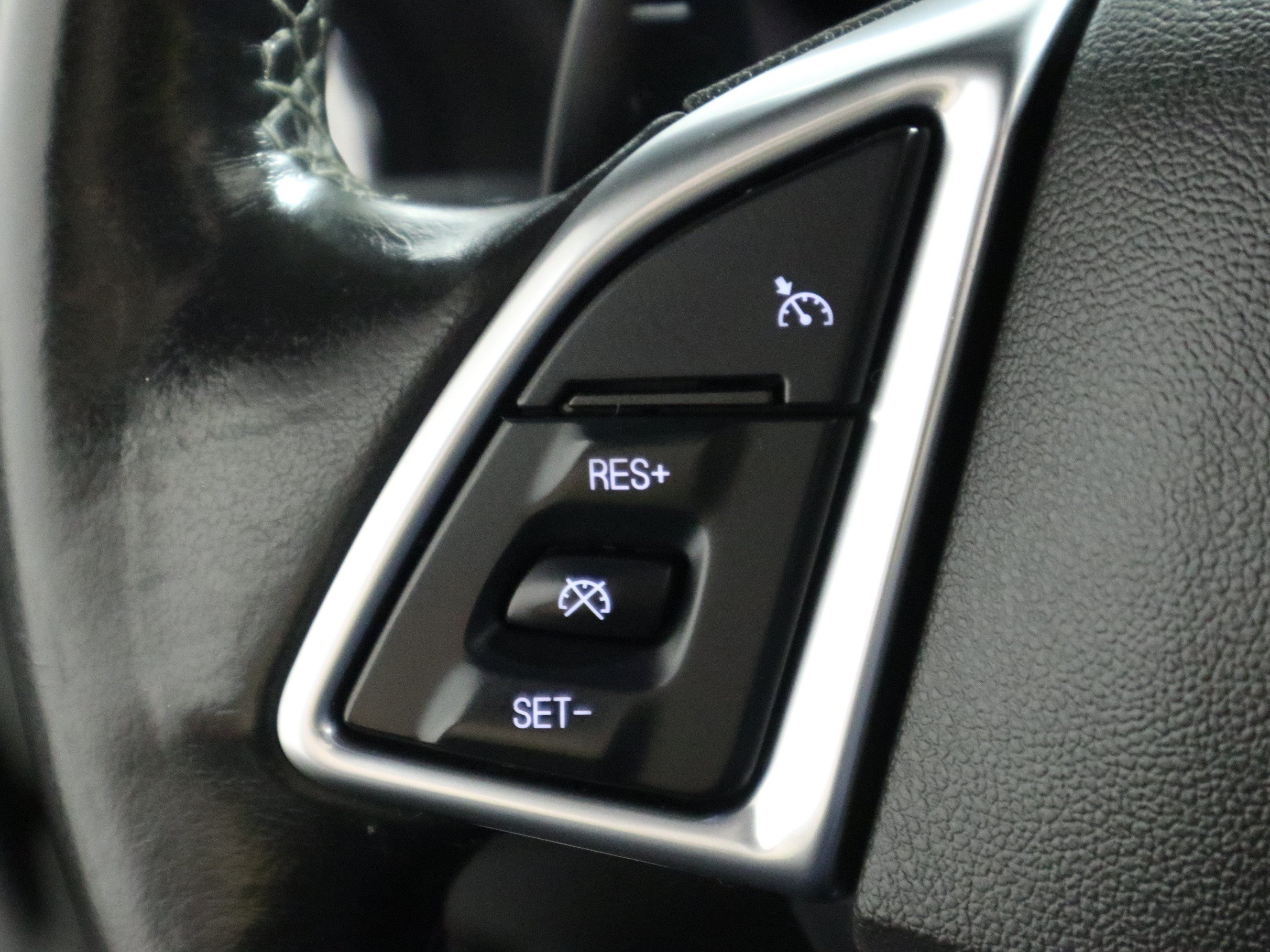 Used 2020 Chevrolet Camaro LT RWD image 27
