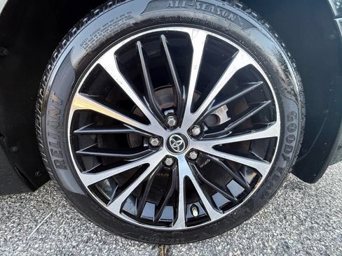 Used 2019 Toyota Camry SE FWD image 10