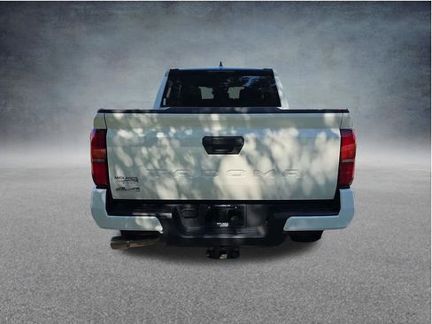 Used 2025 Toyota Tacoma SR5 AWD/4WD image 4