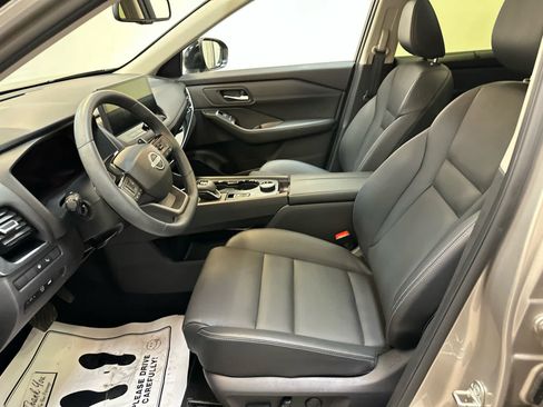 Certified 2025 Nissan Rogue SL w/ SL Premium Package AWD/4WD image 4