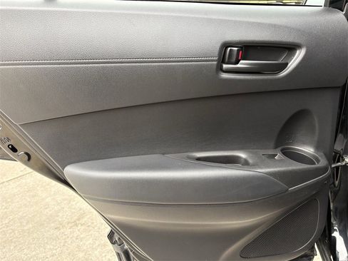 Used 2022 Toyota Corolla Cross LE image 23