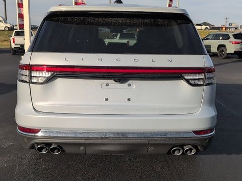 Used 2025 Lincoln Aviator AWD image 8