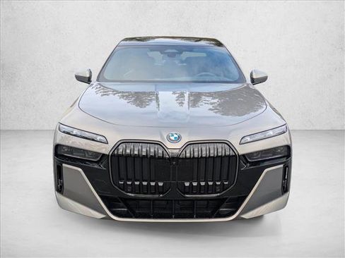 New 2026 BMW 750e xDrive w/ Executive Package image 5