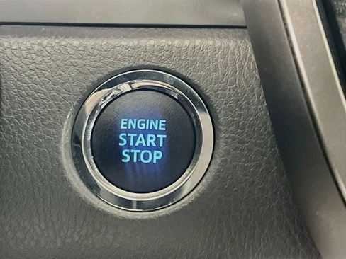 Used 2021 Toyota Camry SE w/ Convenience Package FWD image 19