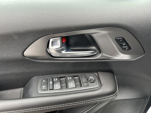 New 2026 Chrysler Pacifica Select w/ S Appearance Package image 13