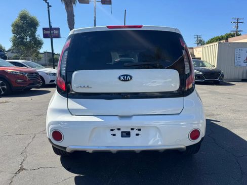 Used 2018 Kia Soul + FWD image 5