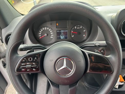 Used 2022 Mercedes-Benz Sprinter 2500 image 22