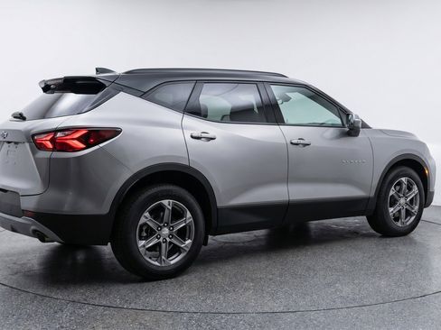 Used 2025 Chevrolet Blazer LT FWD image 9