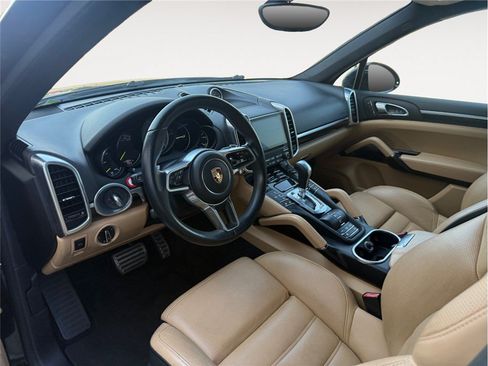 Used 2018 Porsche Cayenne S Platinum AWD/4WD image 10