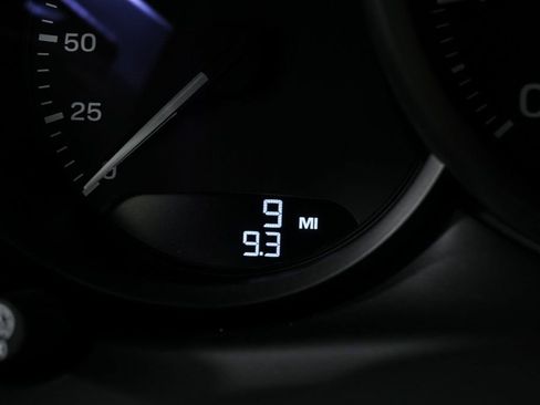 New 2026 Porsche Macan image 12