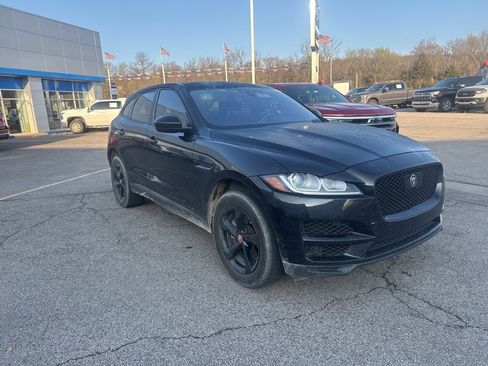 Used 2019 Jaguar F-PACE Premium image 4