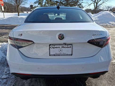 Used 2024 Alfa Romeo Giulia Sprint image 5